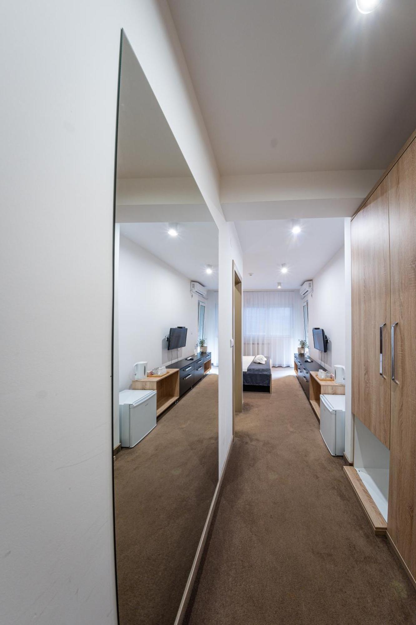 Nar Royalton Accommodation Ni Szoba fotó