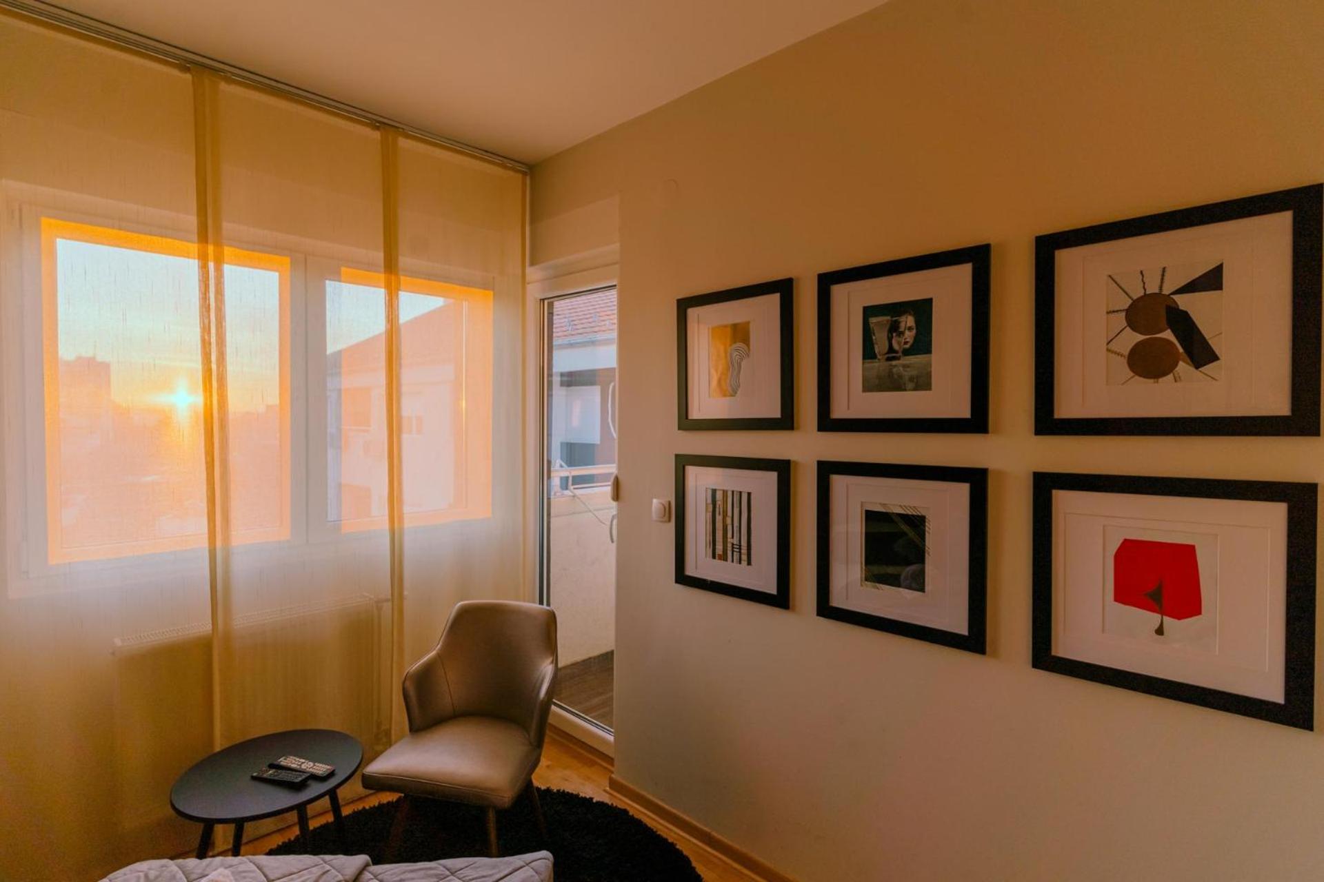 Nar Royalton Accommodation Ni Kültér fotó