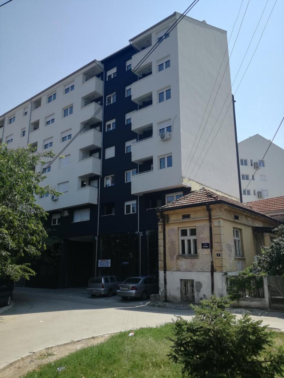 Nar Royalton Accommodation Ni Kültér fotó